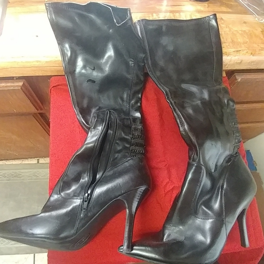 Never worn Nine Wrst Boots